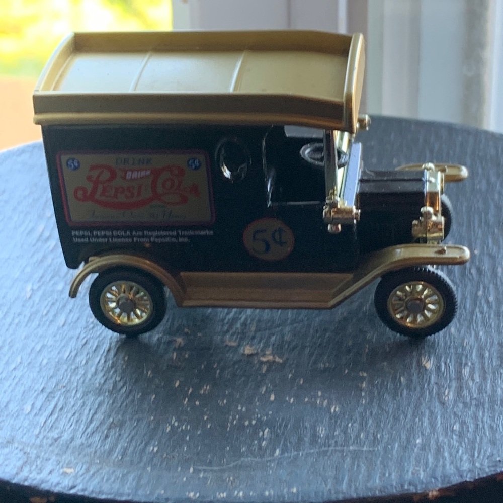 Vintage Golden Wheels Pepsi Cola Ford Model T Delivery Truck Black and Gold